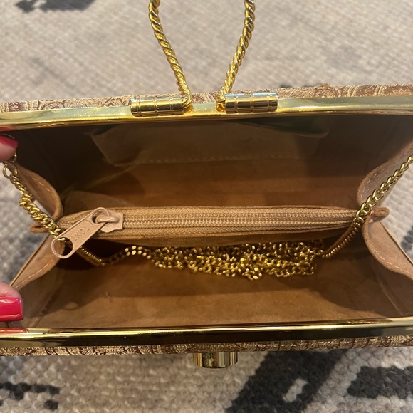 Clutches. Selling 3 clutches (Indian silk). - Picture 8 of 9